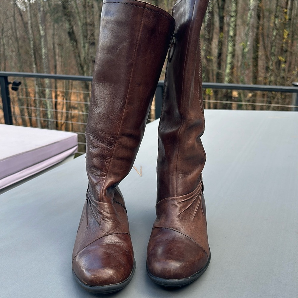 Woman’s clark tall boots with extra stretch for wide calf, size 8 1/2, dk brown